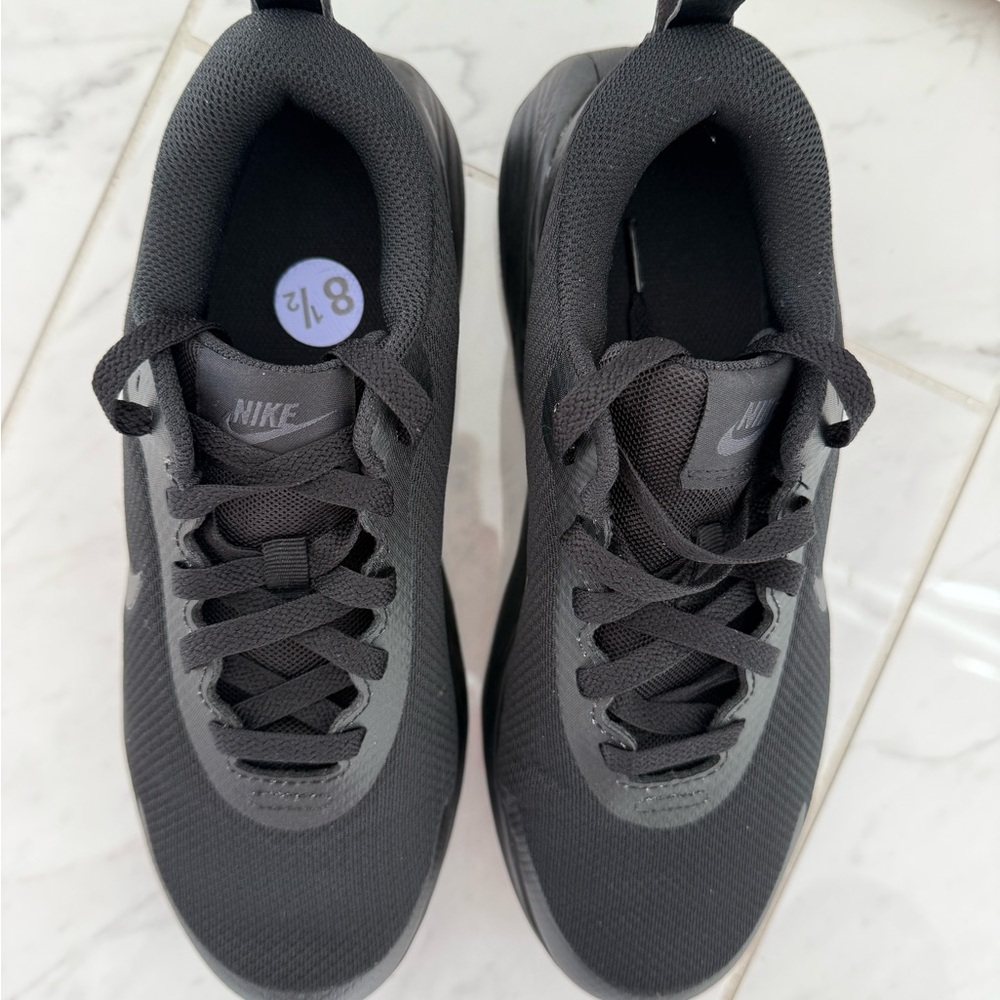 Nike Women's Black Athletic Sneakers